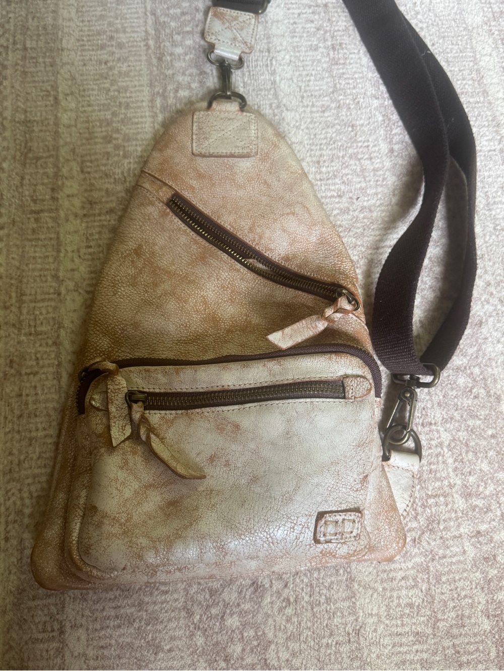BED STÜ LEATHER SLING BAG
